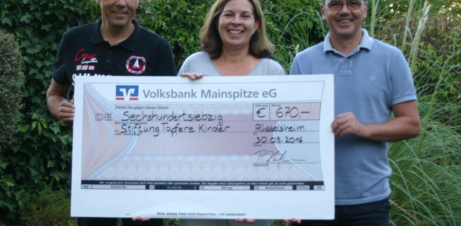 201609-mountainbiek-rennen-scheckubergabe-stiftung-tapfere-kinder